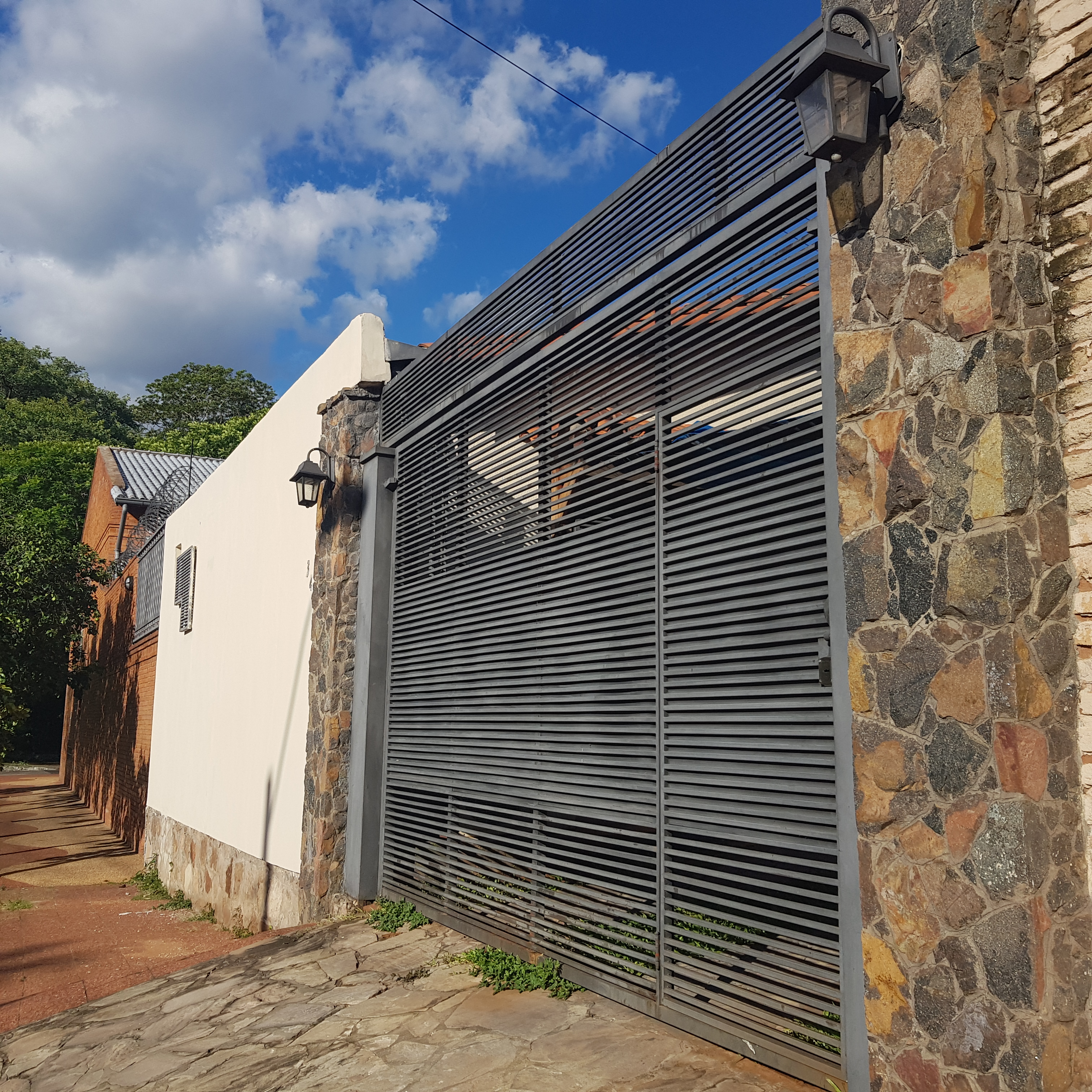 Casa en alquiler en Mburicao