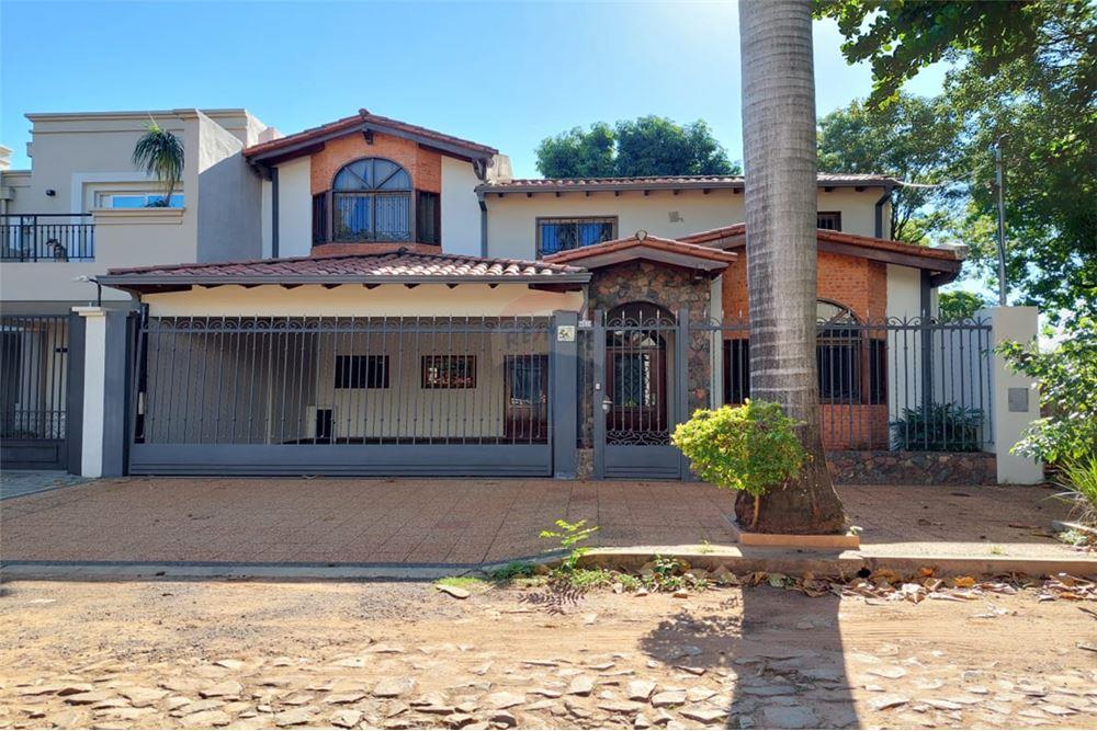 Casa en venta en Madame Lynch