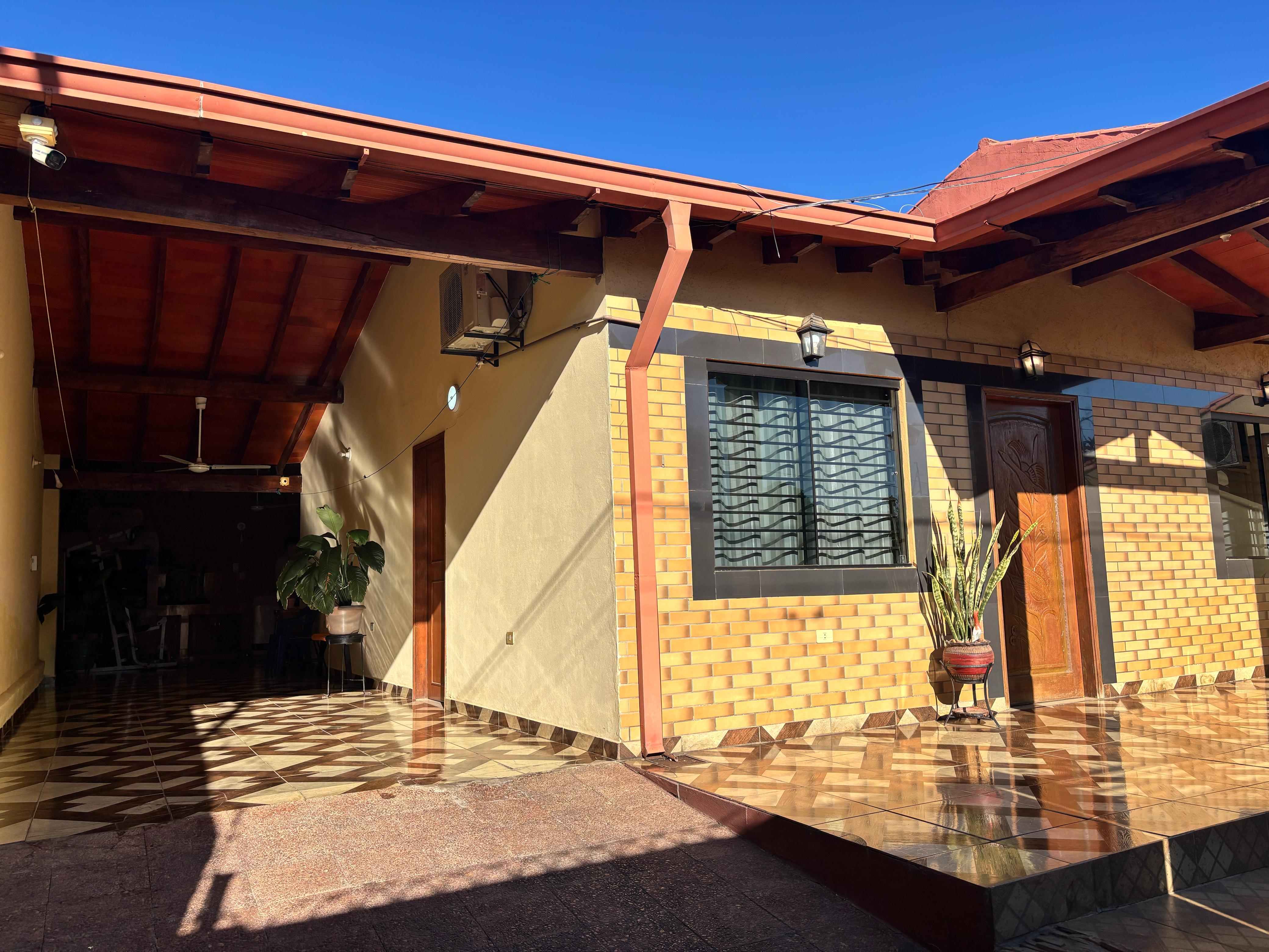 Casa en alquiler en Villa Elisa