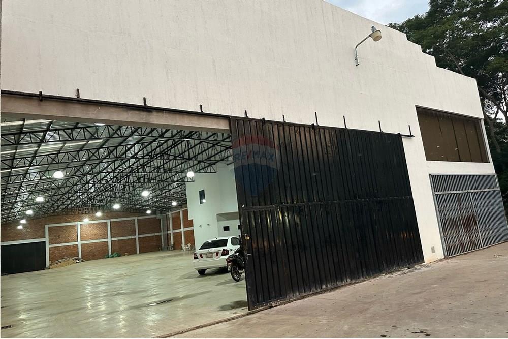 Depósito en alquiler en Mariano Roque Alonso