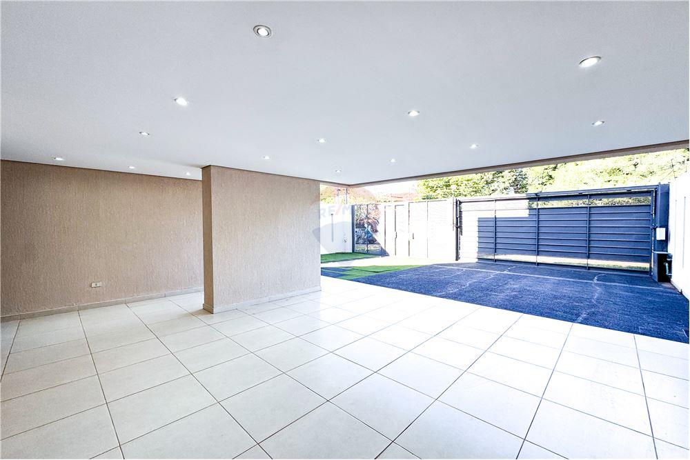 Casa en venta en Lomas Valentinas entre Coronel Cazal y Saavedra