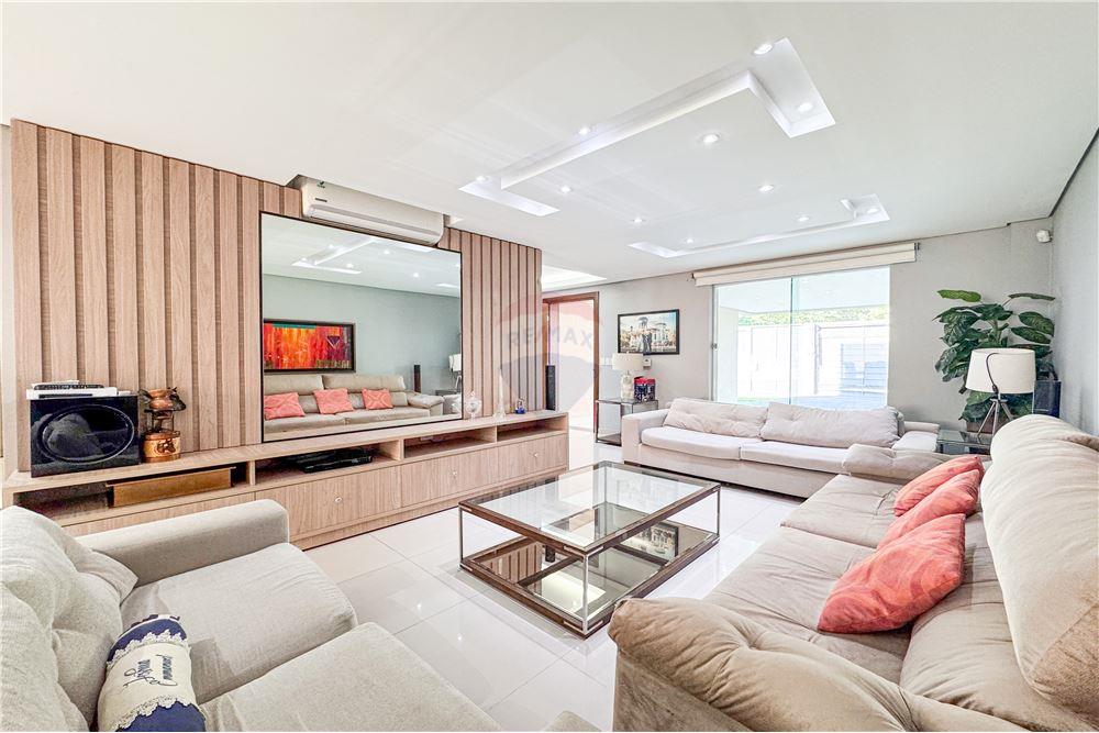 Casa en venta en Lomas Valentinas entre Coronel Cazal y Saavedra