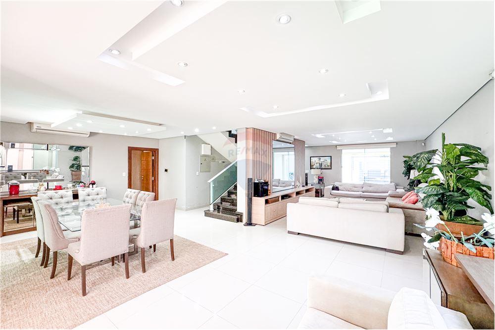 Casa en venta en Lomas Valentinas entre Coronel Cazal y Saavedra