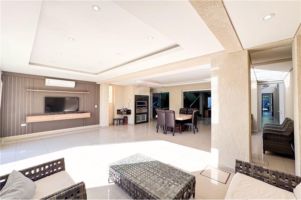 Casa en venta en Lomas Valentinas entre Coronel Cazal y Saavedra