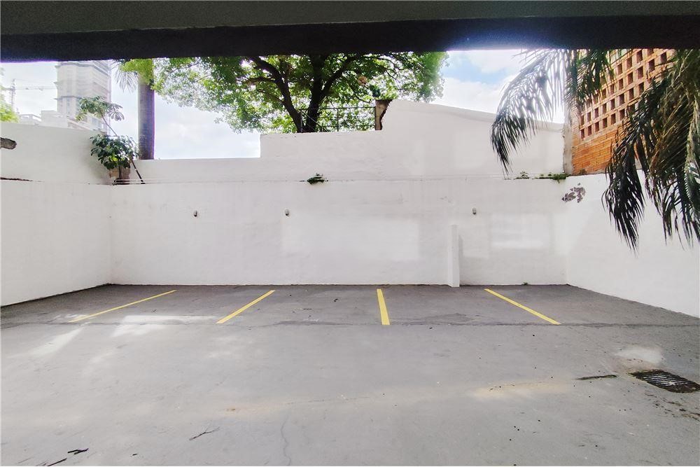 Edificio en alquiler en Las Lomas