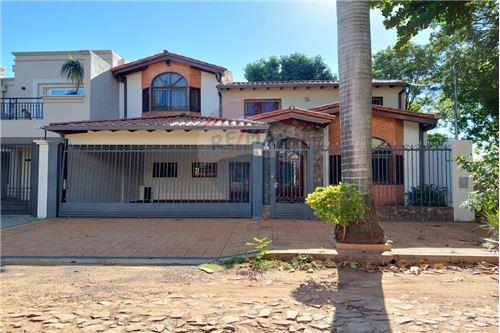 Casa en venta en Madame Lynch