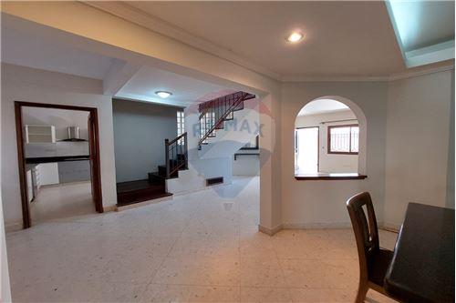 Casa en venta en Madame Lynch