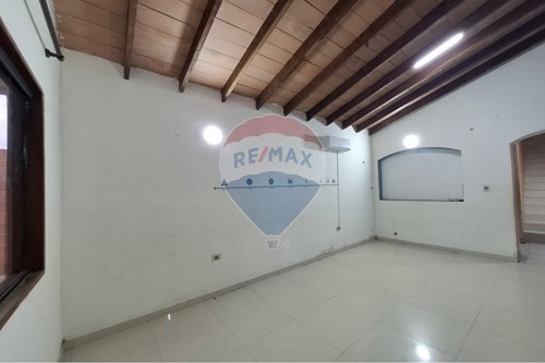 Casa en alquiler en Luque