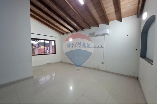 Casa en alquiler en Luque