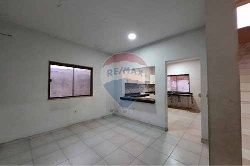 Casa en alquiler en Luque