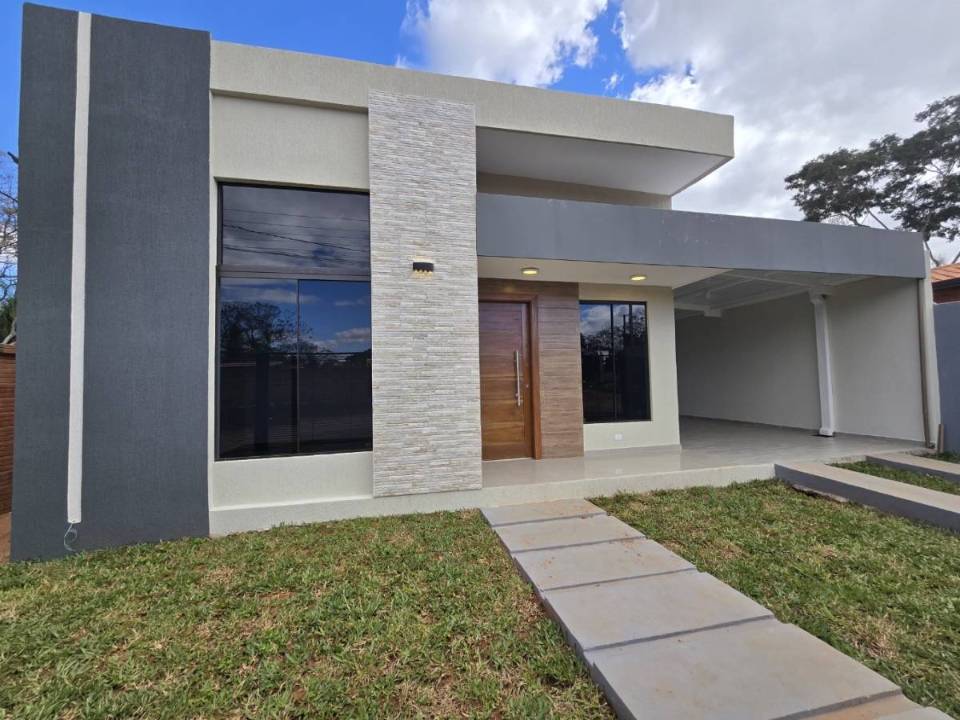 Casa en venta en Luque