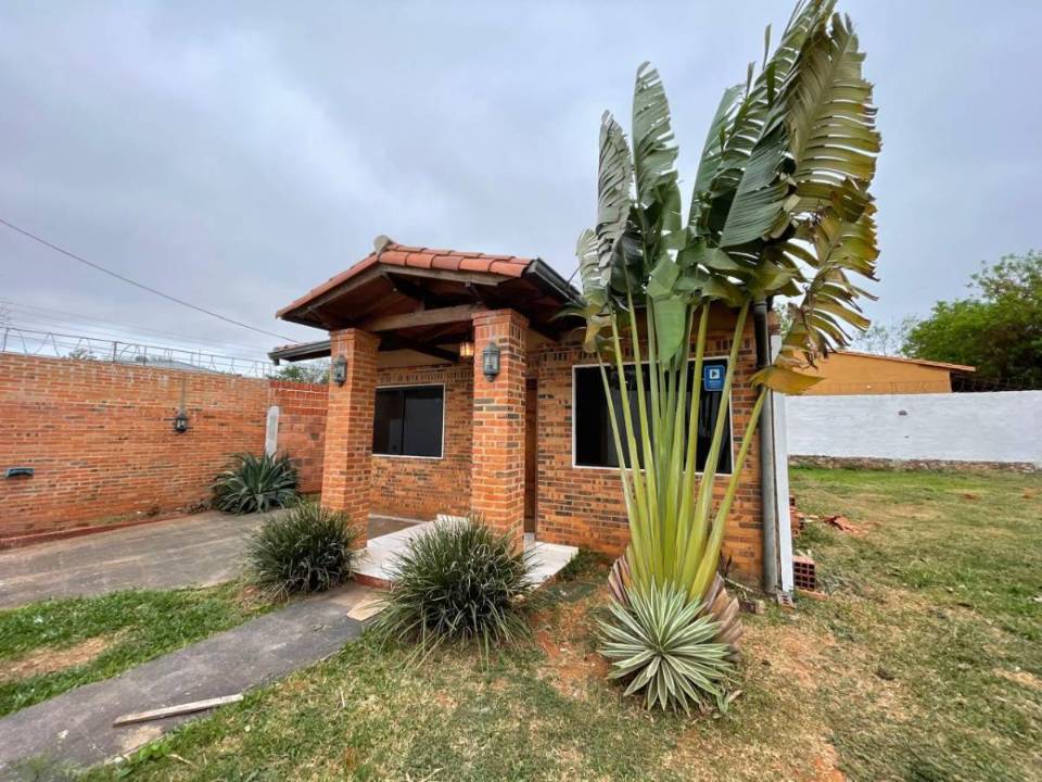 Casa en venta en Luque