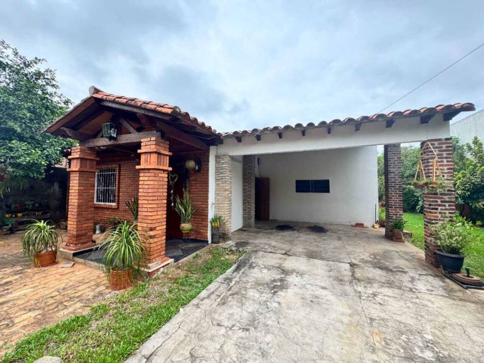 Casa en venta en Luque