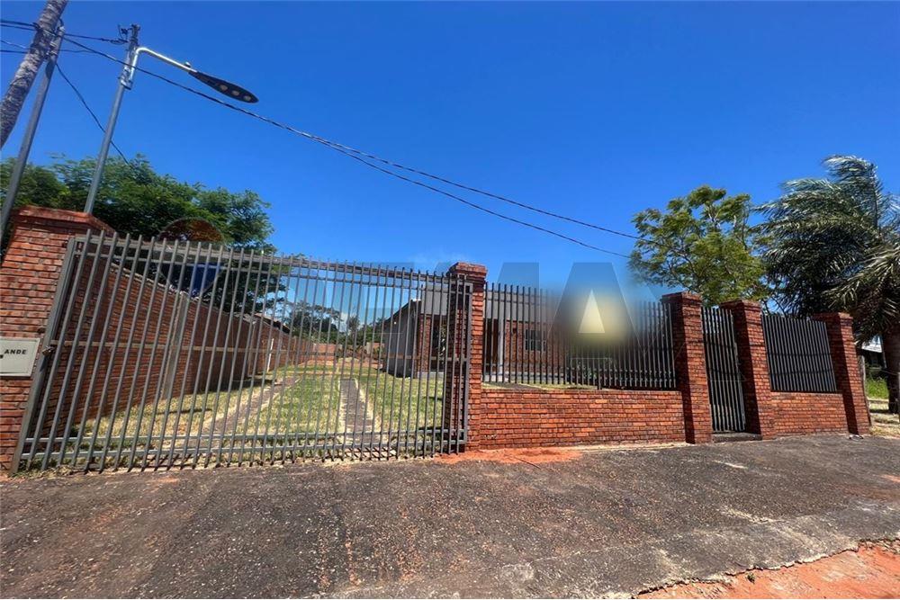 Casa en venta en Altos de Ypané